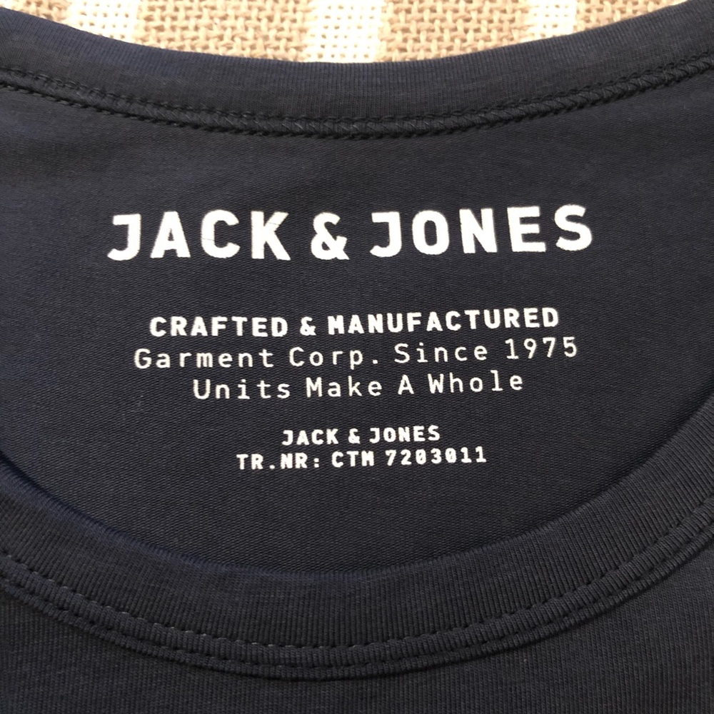 Basic O-Neck Tee - Picture 3 of 3